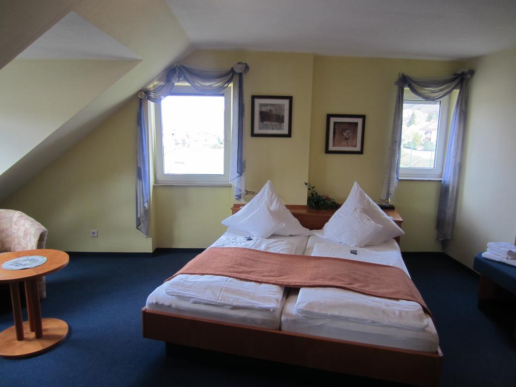 Katharinenhof Hotel Klingenberg am Main Room photo